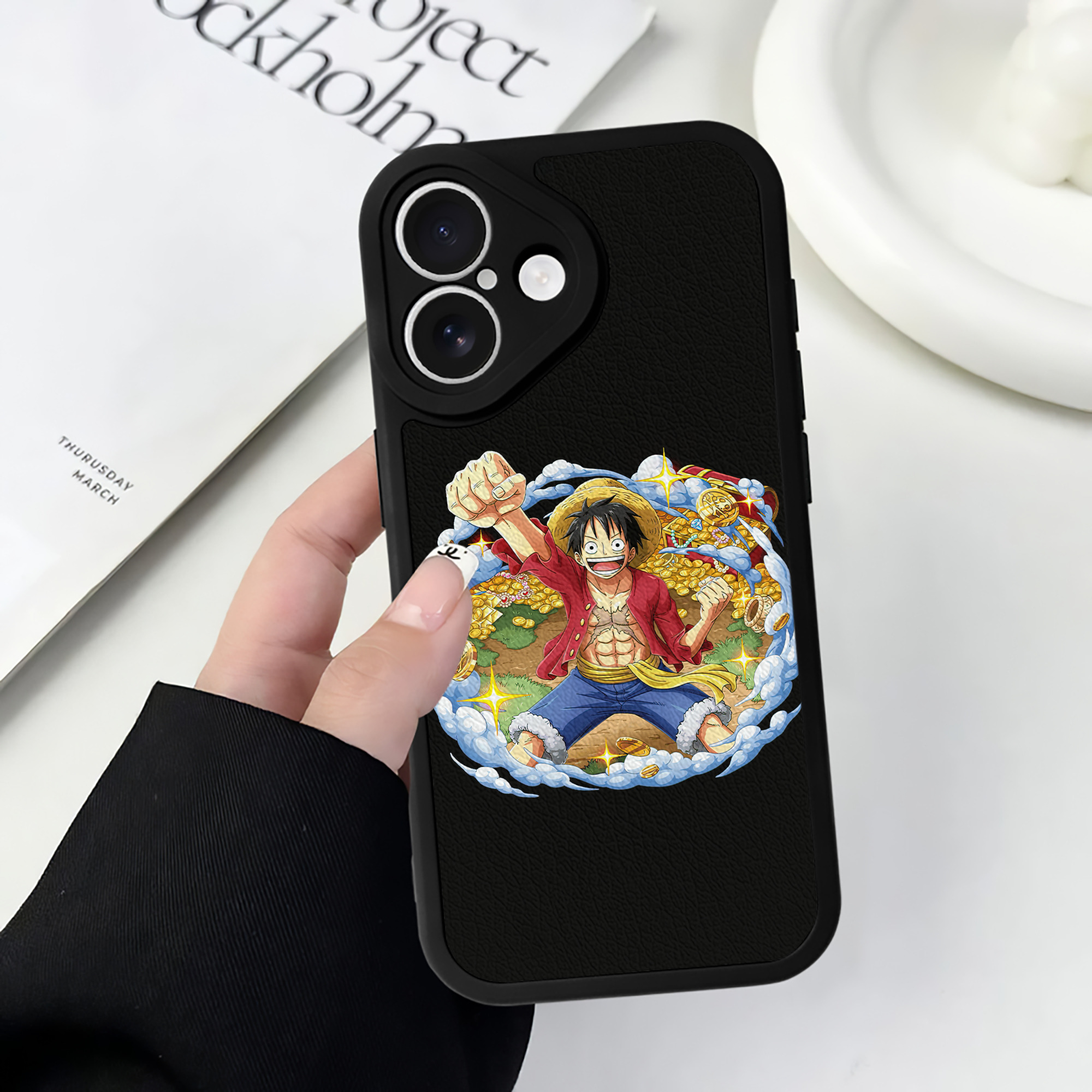 （画像用） ワンピース モンキー・D・ルフィ ONE PIECE Monkey D. Luffy 【iPhone 16シリーズ対応】シリコンスマホケース（レザー調） 材質：シリコン